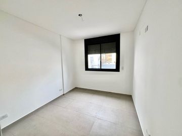 Venta - Departamento de dos dormitorios, a estrenar, con balcón y cochera. Centro, Rosario