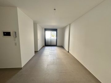 Venta - Departamento de dos dormitorios, a estrenar, con balcón y cochera. Centro, Rosario