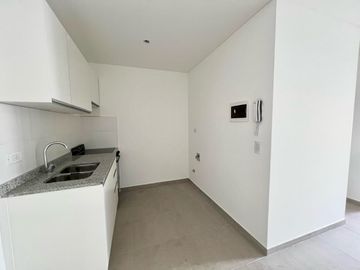 Venta - Departamento de dos dormitorios, a estrenar, con balcón y cochera. Centro, Rosario