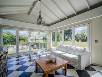 D. Esteche Realty - Ayres de Pilar Impecable casa