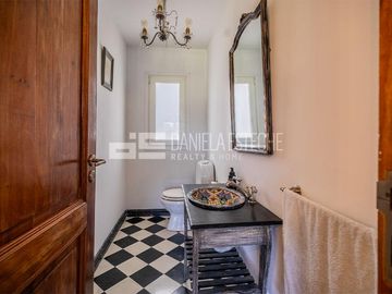 D. Esteche Realty - Ayres de Pilar Impecable casa