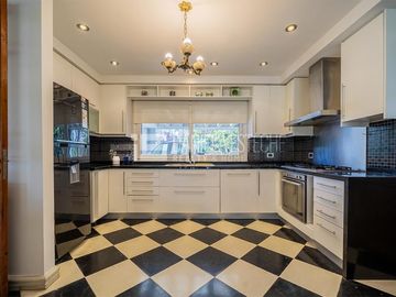 D. Esteche Realty - Ayres de Pilar Impecable casa