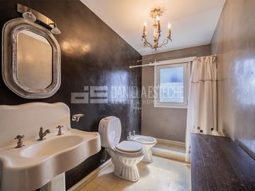 D. Esteche Realty - Ayres de Pilar Impecable casa