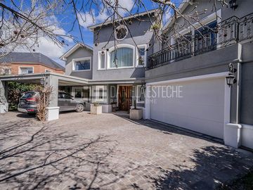 D. Esteche Realty - Ayres de Pilar Impecable casa