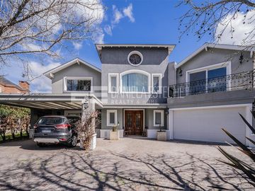 D. Esteche Realty - Ayres de Pilar Impecable casa