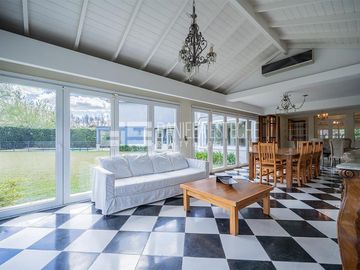 D. Esteche Realty - Ayres de Pilar Impecable casa