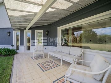 D. Esteche Realty - Ayres de Pilar Impecable casa