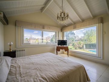 D. Esteche Realty - Ayres de Pilar Impecable casa