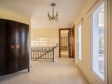 D. Esteche Realty - Ayres de Pilar Impecable casa