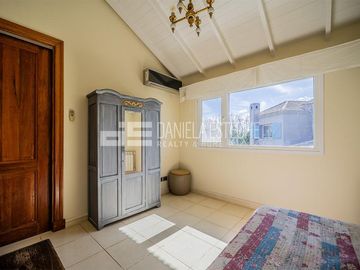D. Esteche Realty - Ayres de Pilar Impecable casa