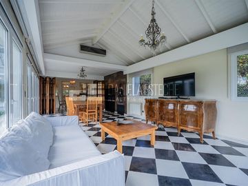 D. Esteche Realty - Ayres de Pilar Impecable casa