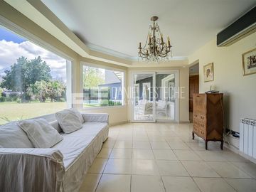 D. Esteche Realty - Ayres de Pilar Impecable casa