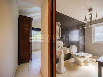 D. Esteche Realty - Ayres de Pilar Impecable casa