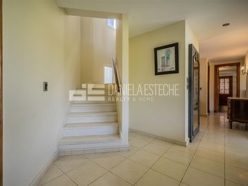 D. Esteche Realty - Ayres de Pilar Impecable casa