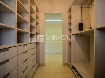 D. Esteche Realty - Ayres de Pilar Impecable casa