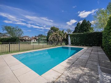 D. Esteche Realty - Ayres de Pilar Impecable casa