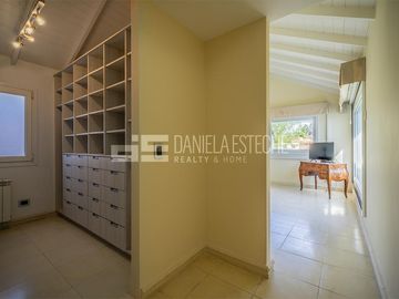 D. Esteche Realty - Ayres de Pilar Impecable casa
