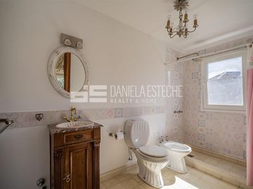 D. Esteche Realty - Ayres de Pilar Impecable casa