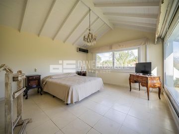 D. Esteche Realty - Ayres de Pilar Impecable casa