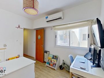 MODERNO Departamento TIPO PH de 3 ambientes con balcón al frente en Villa Ortuzar - VENTA -