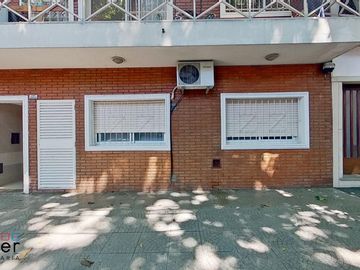 MODERNO Departamento TIPO PH de 3 ambientes con balcón al frente en Villa Ortuzar - VENTA -