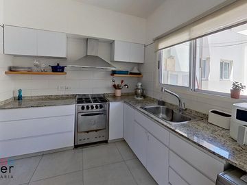 MODERNO Departamento TIPO PH de 3 ambientes con balcón al frente en Villa Ortuzar - VENTA -