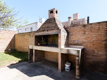 Casa de dos dormitorios a metros de Circunvalación