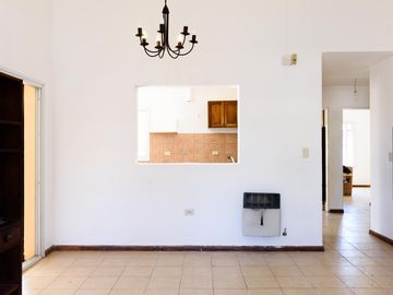 Casa de dos dormitorios a metros de Circunvalación