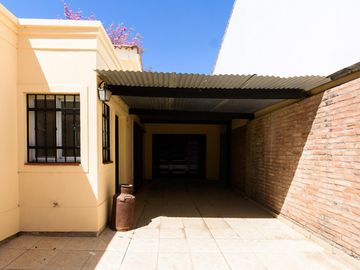 Casa de dos dormitorios a metros de Circunvalación