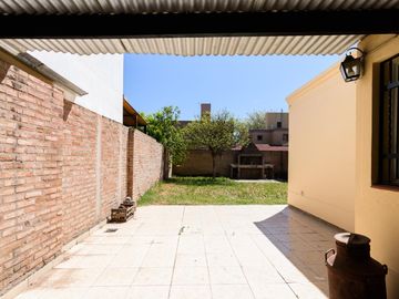 Casa de dos dormitorios a metros de Circunvalación