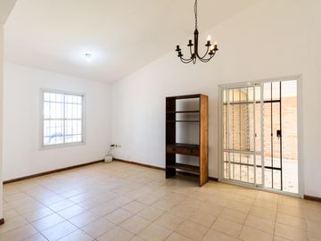 Casa de dos dormitorios a metros de Circunvalación