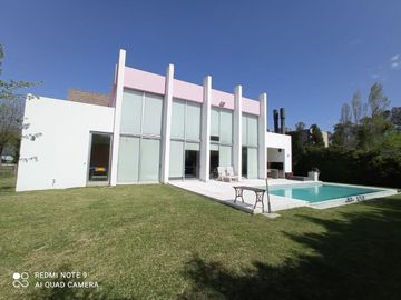 Casa en venta en Barrio Cerrado Santa Ana Moreno