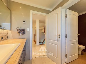 Casa 5 amb con piscina y cochera triple en Barrio Privado Tierras del Mar