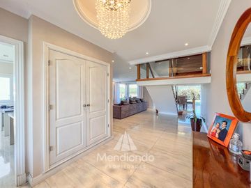 Casa 5 amb con piscina y cochera triple en Barrio Privado Tierras del Mar