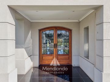 Casa 5 amb con piscina y cochera triple en Barrio Privado Tierras del Mar