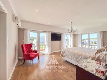 Casa 5 amb con piscina y cochera triple en Barrio Privado Tierras del Mar