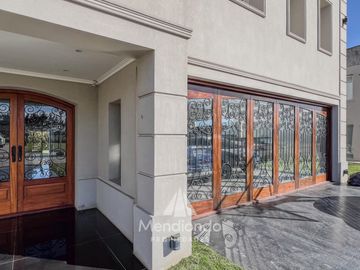 Casa 5 amb con piscina y cochera triple en Barrio Privado Tierras del Mar