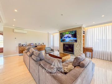 Casa 5 amb con piscina y cochera triple en Barrio Privado Tierras del Mar