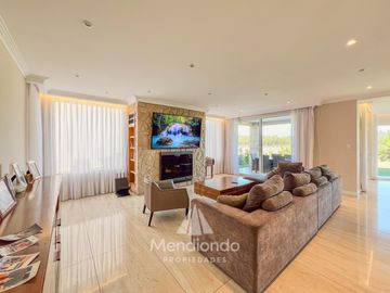 Casa 5 amb con piscina y cochera triple en Barrio Privado Tierras del Mar