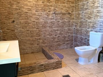 CASA 5 AMBIENTES EN VENTA, PARQUE EXALTACION