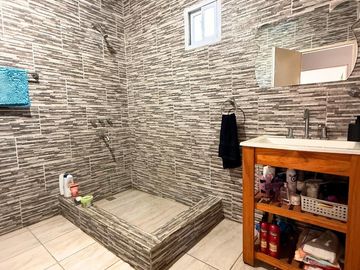 CASA 5 AMBIENTES EN VENTA, PARQUE EXALTACION