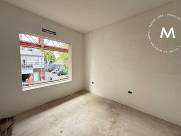 Departamento en venta de 3 ambientes con cochera y terraza privada - Villa Ballester Centro