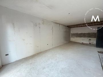 Departamento en venta de 3 ambientes con cochera y terraza privada - Villa Ballester Centro