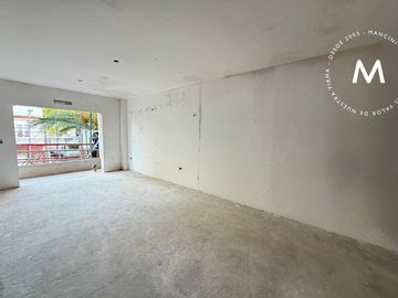 Departamento en venta de 3 ambientes con cochera y terraza privada - Villa Ballester Centro