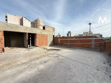 Departamento en venta de 3 ambientes con cochera y terraza privada - Villa Ballester Centro