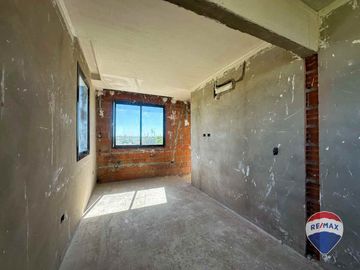 CASA 7 AMB EN VENTA EN BARRIO SANTA CLARA AL SUR