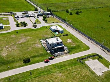 CASA 7 AMB EN VENTA EN BARRIO SANTA CLARA AL SUR