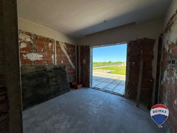 CASA 7 AMB EN VENTA EN BARRIO SANTA CLARA AL SUR