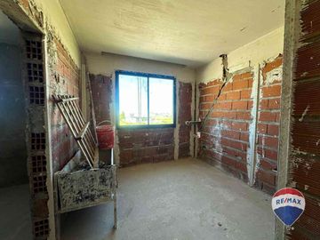 CASA 7 AMB EN VENTA EN BARRIO SANTA CLARA AL SUR