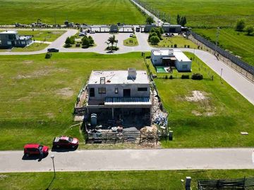 CASA 7 AMB EN VENTA EN BARRIO SANTA CLARA AL SUR